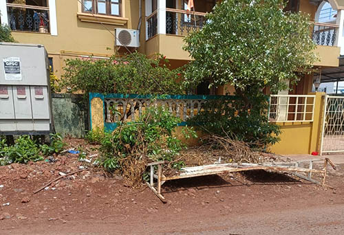 Abandoned RTO barricade removed.