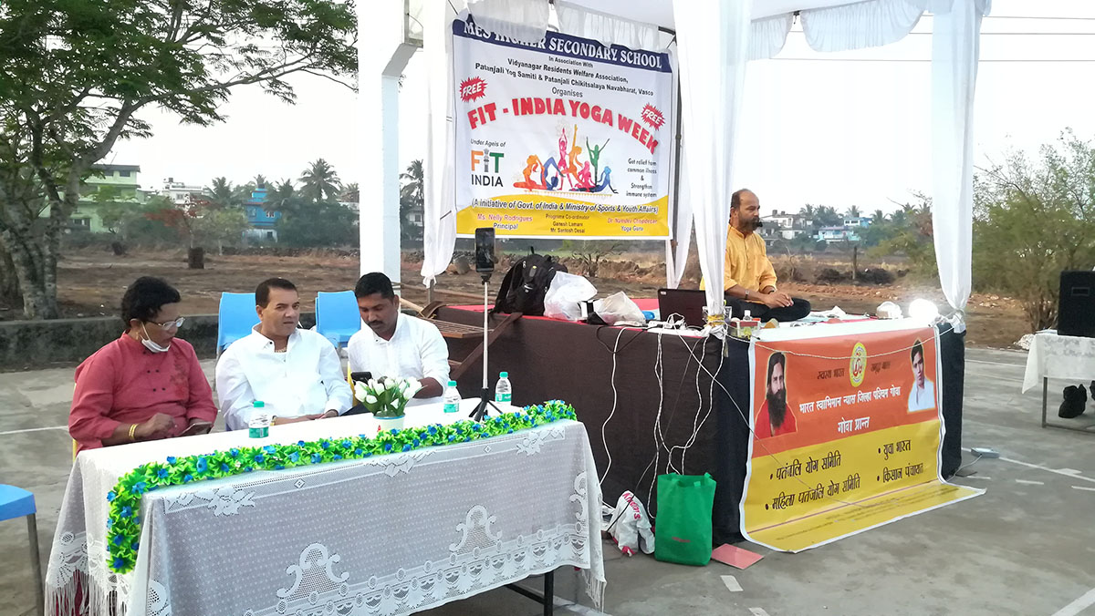 Ms Neliy Rodrigues, Sancoale Sarpanch Shri Ramakant Borker and Shri Ganesh Lamani. Yogoa Guru Dr. Namdev Chopdeker in the background.