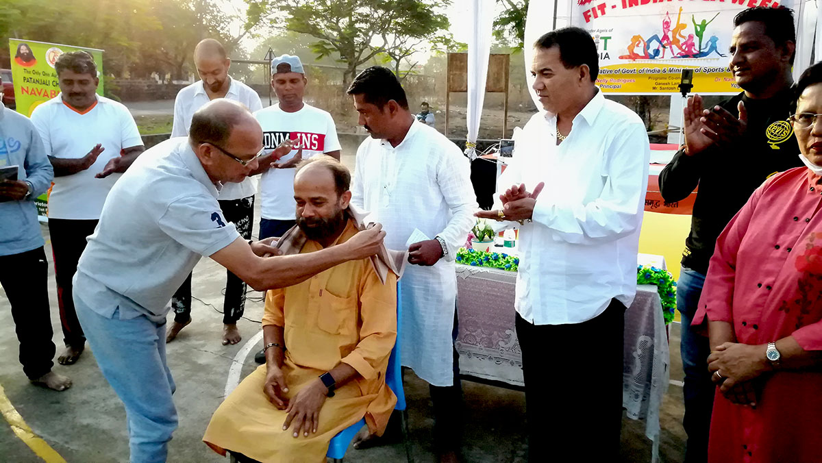 Yoga Guru Dr. Namdev Chopdecar being felicitated with a shawl by Association President Shri Santosh Desai.