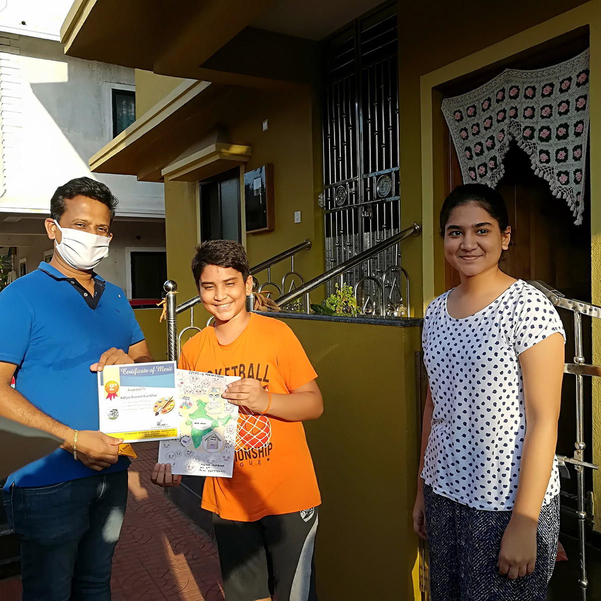 Aditya Avinash Kumbhar receiving award